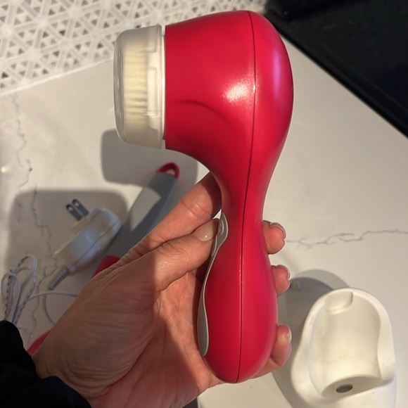 Clarisonic Plus Face & Body Cleansing System - Picture 4 of 9